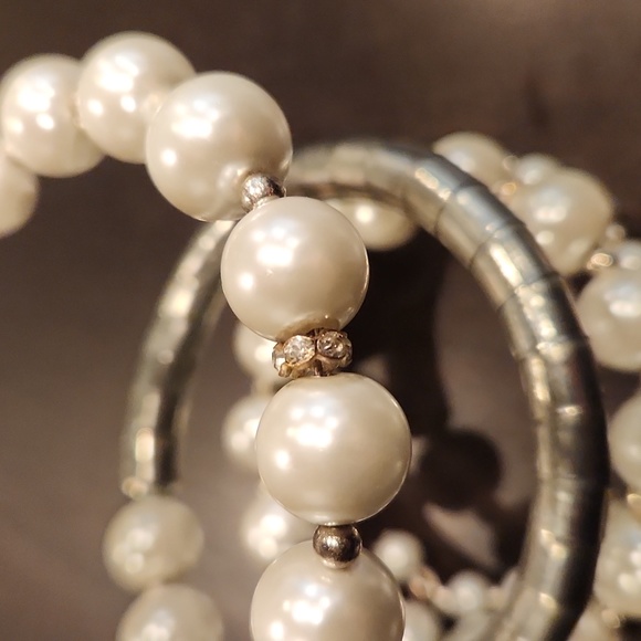 6 Tier, Faux Pearl Cuff Braclet - Picture 8 of 11